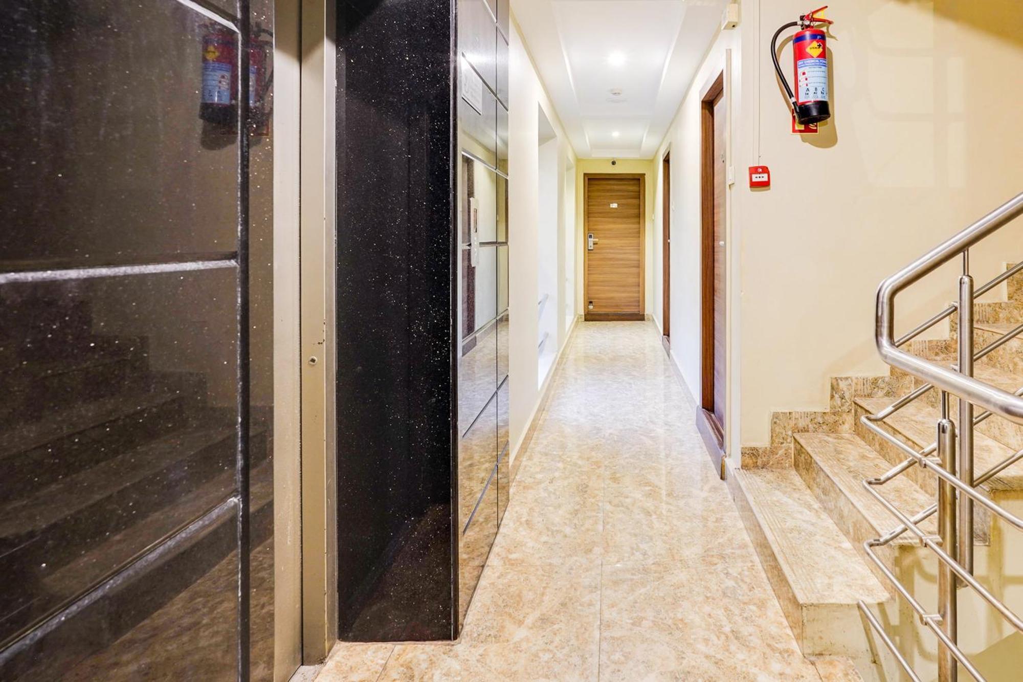 Super Townhouse Oak Kodambakkam Formerly Cine City チェンナイ エクステリア 写真