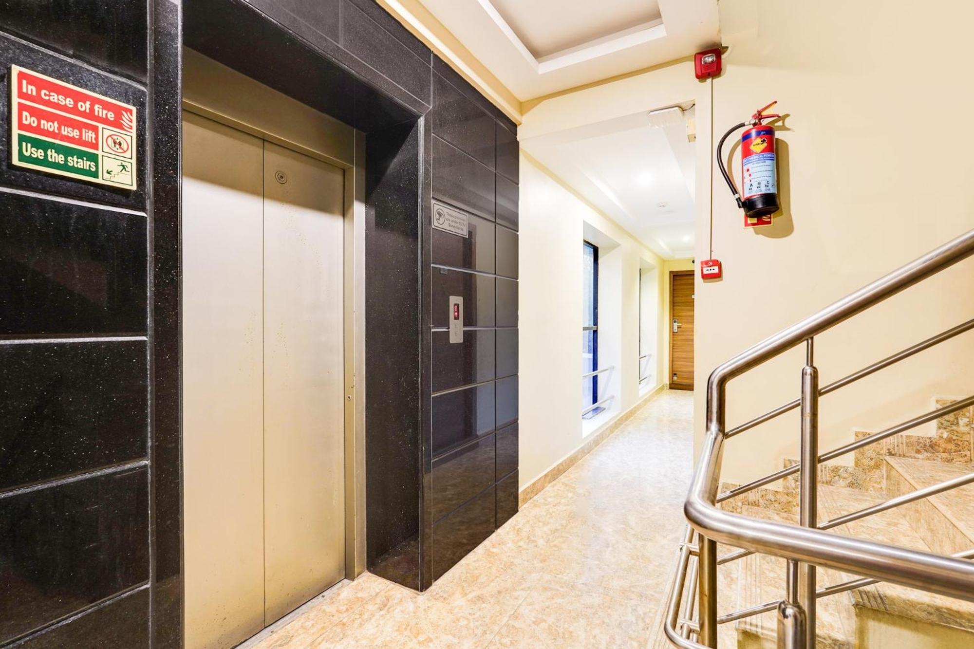 Super Townhouse Oak Kodambakkam Formerly Cine City チェンナイ エクステリア 写真