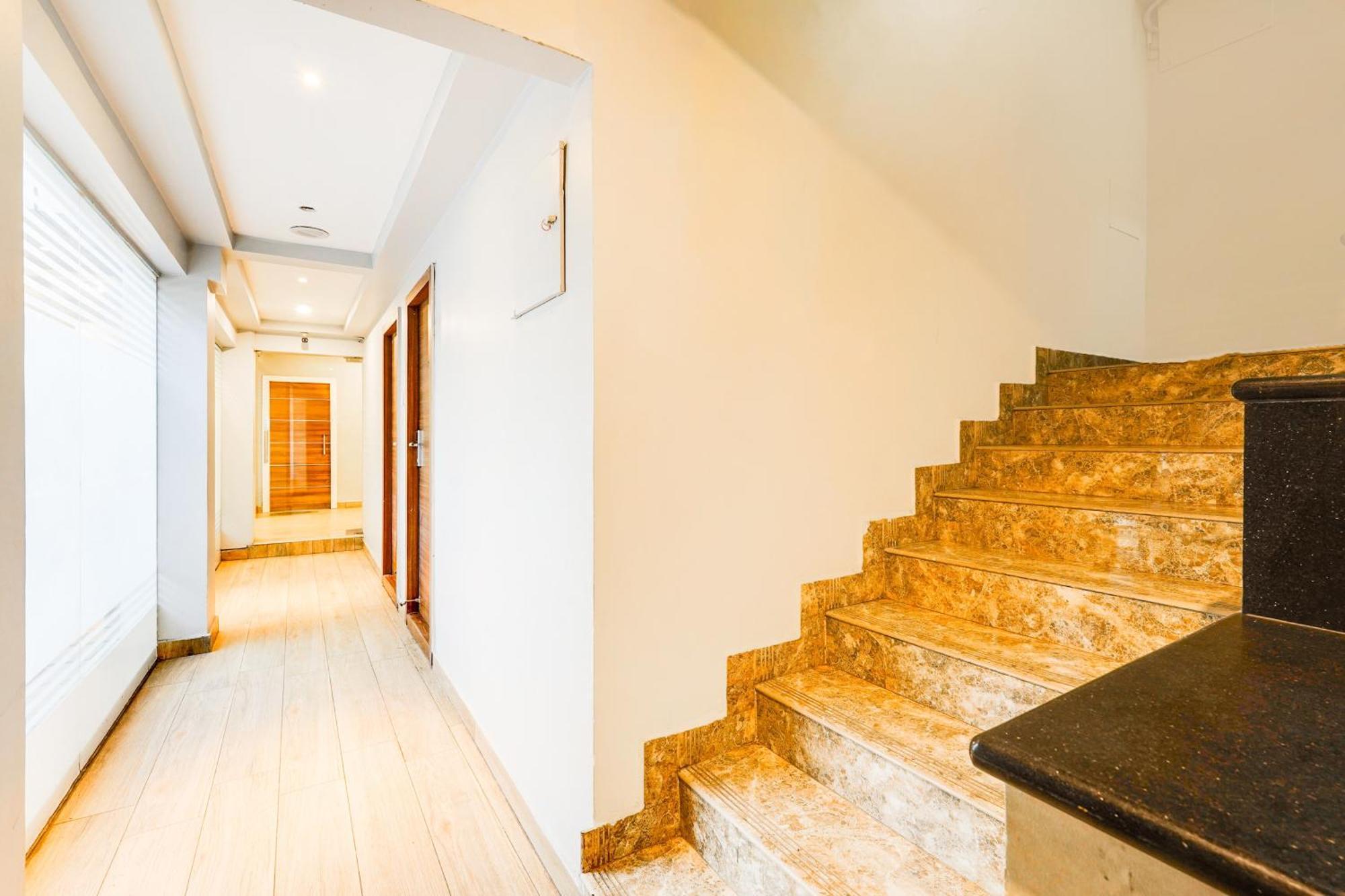 Super Townhouse Oak Kodambakkam Formerly Cine City チェンナイ エクステリア 写真