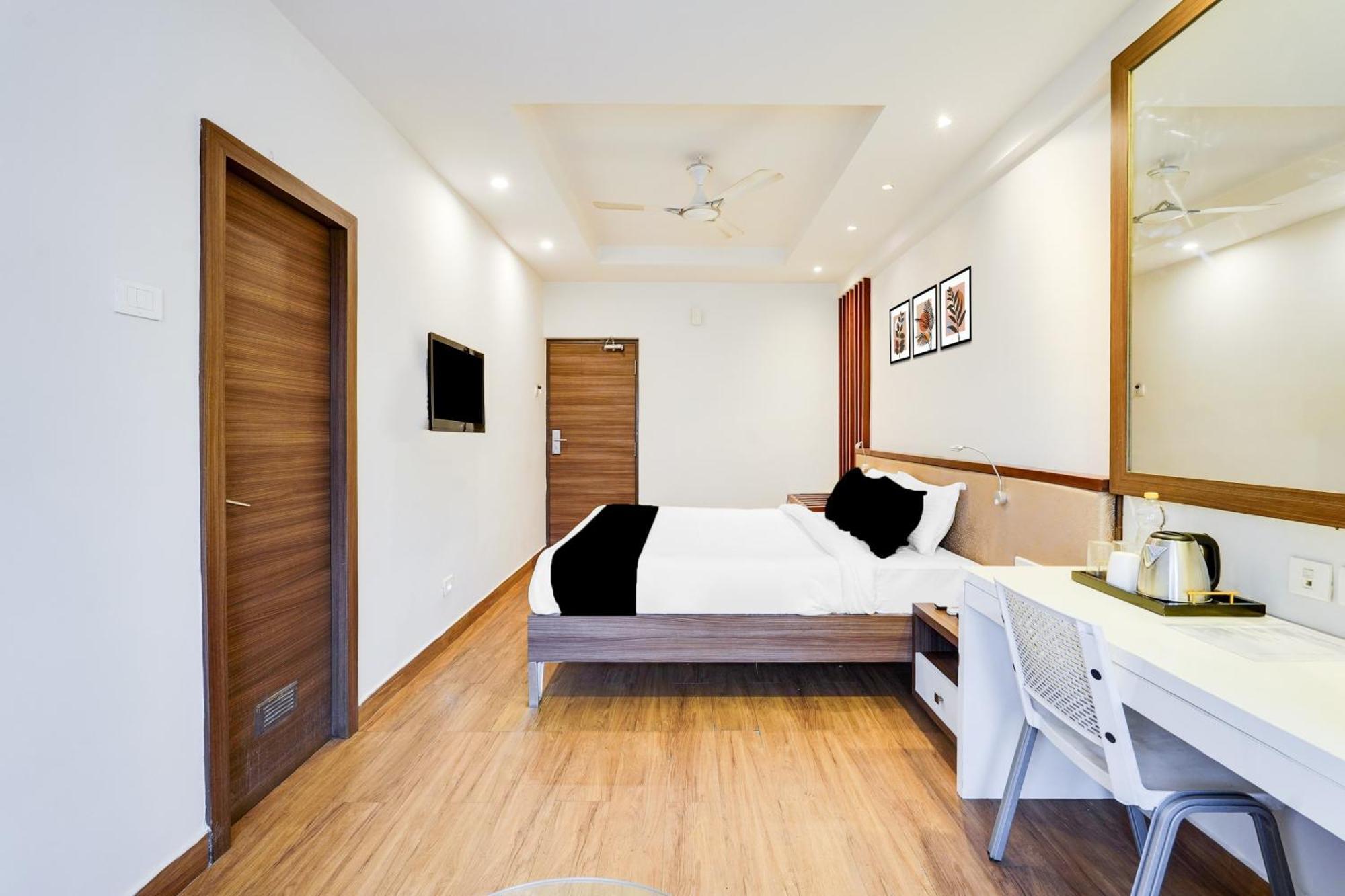 Super Townhouse Oak Kodambakkam Formerly Cine City チェンナイ エクステリア 写真