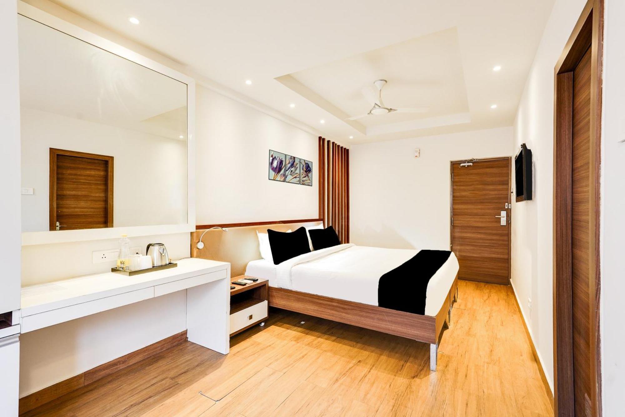 Super Townhouse Oak Kodambakkam Formerly Cine City チェンナイ エクステリア 写真