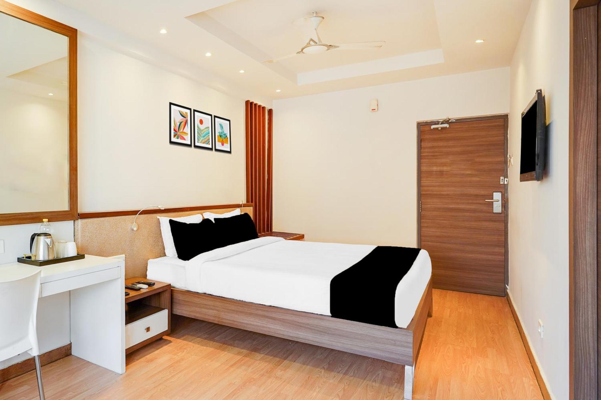 Super Townhouse Oak Kodambakkam Formerly Cine City チェンナイ エクステリア 写真